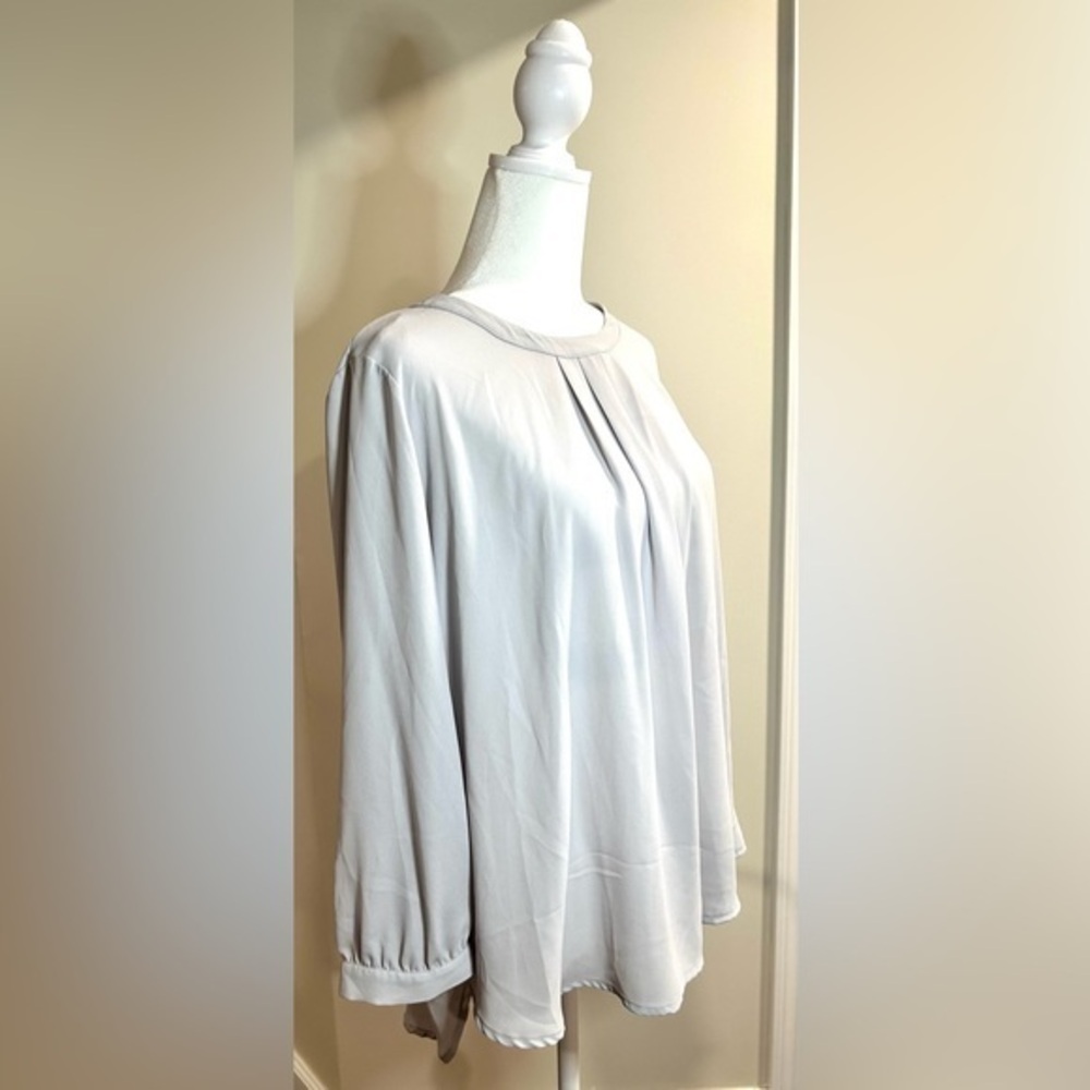 PLEIONE BLOUSE | GRAY | BOTTON DOWN BACK